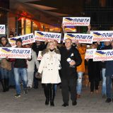 Uzlet Dejana Šijaka partijskom knjižicom SNS 9