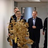 Strefanović uneo badnjak u Komandno-operativni centar policije 11