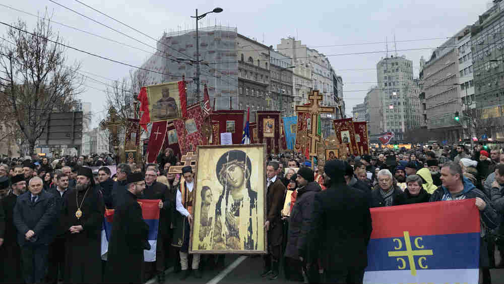Održan moleban ispred Hrama Svetog Save: Srbi 30 godina u Crnoj Gori nemaju slobodu, ali ipak opstaju (FOTO) 1