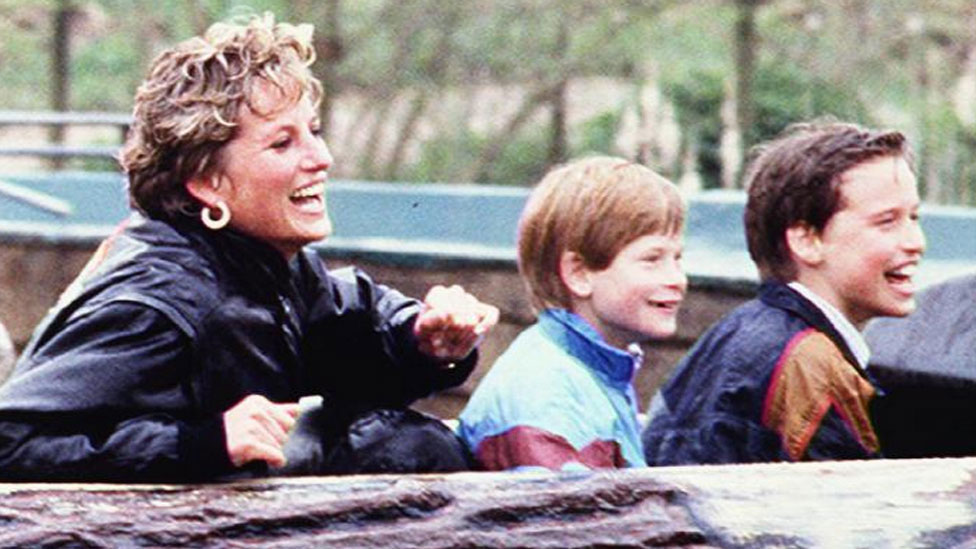 Hari i Megan: Princ od žurki koji je sam sebi utirao put 4 Diana, Princess of Wales, with Prince Harry and Prince William