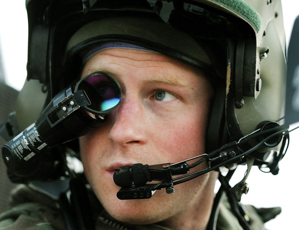 Hari je služio jednu turu u Avganistanu kao pilot helikoptera „Apač"