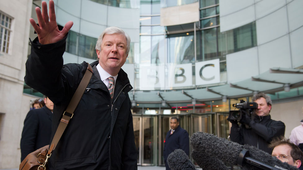 Toni Hol ispred BBC-ija u Londonu