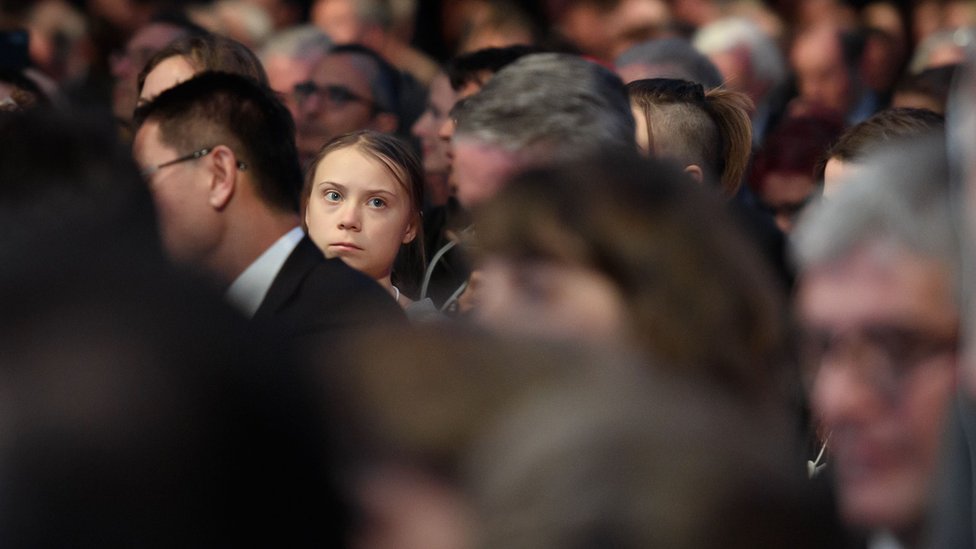 Davos: Tramp se usprotivio klimatskim „prorocima strašnog suda", Greta Tunberg bila u publici 2 Greta Thunberg watching Donald Trump's speech