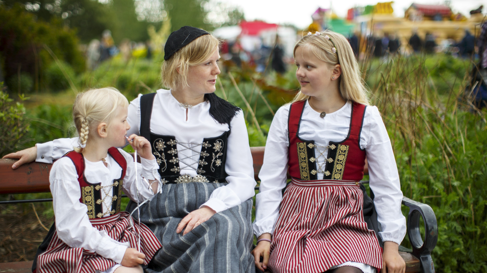 Zašto je ime Lucifer zabranjeno na Islandu 2 Family marking Icelandic National Day, 2016