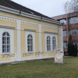 Uvredljivi grafiti na znamenitim šabačkim zgradama 2