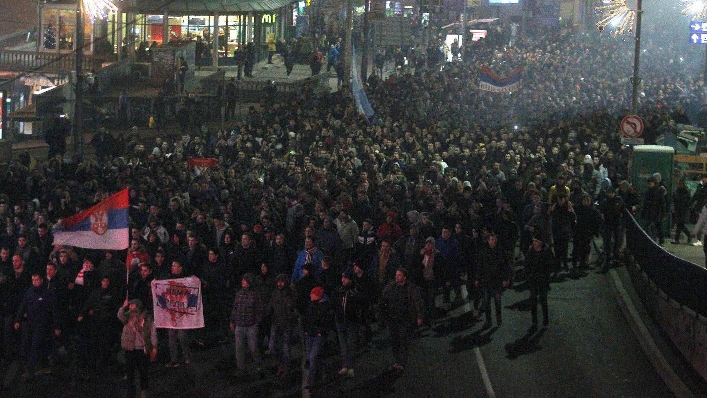 Okončan protest navijača ispred Ambasade Crne Gore u Beogradu 1