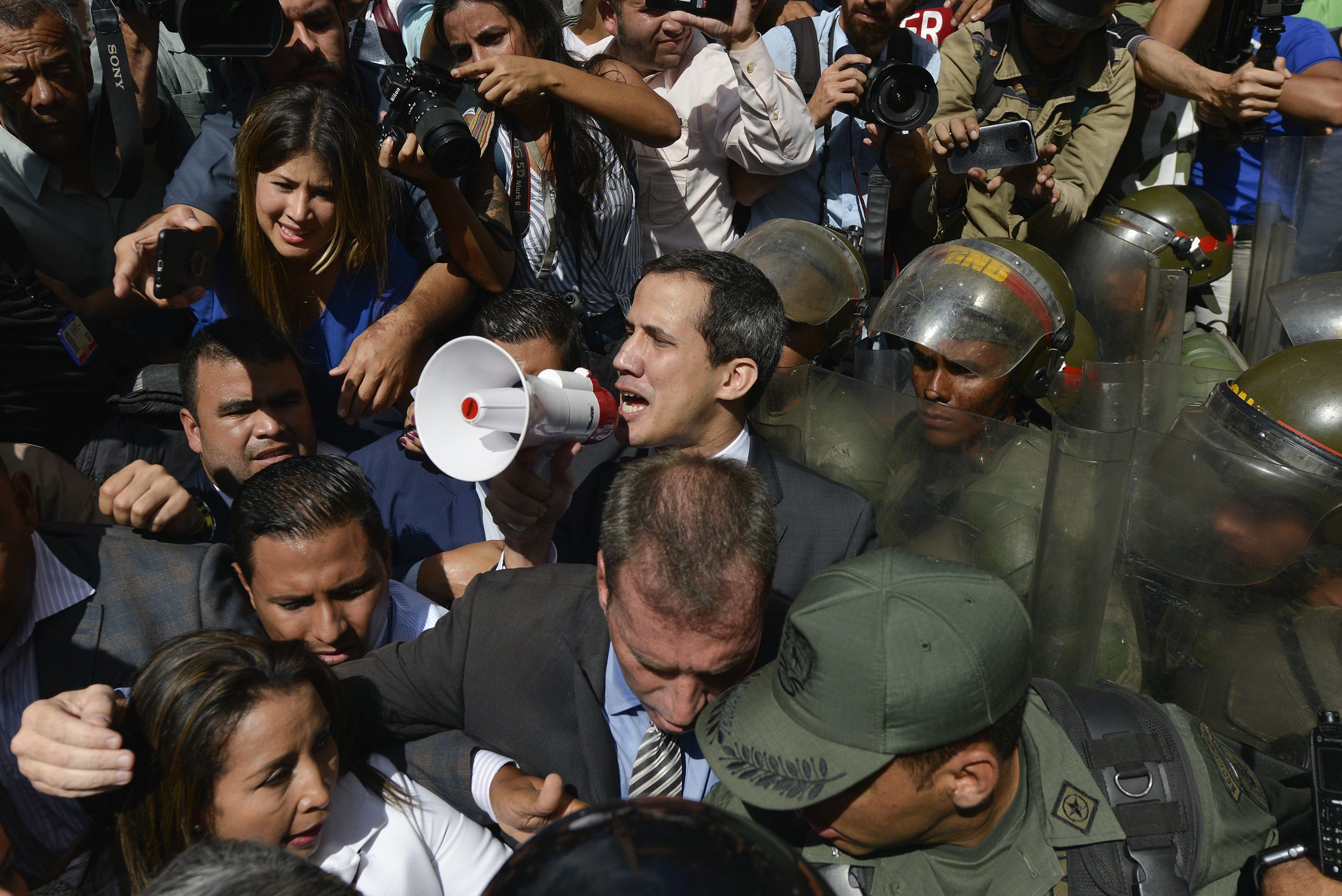 Gvaido položio zakletvu u parlamentu usred parlamentarne krize u Venecueli 1
