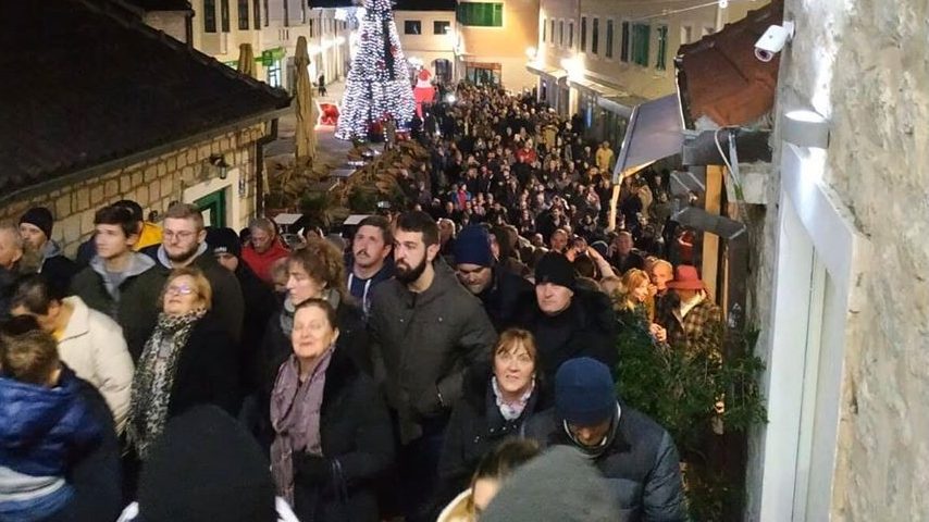Hiljade vernika i drugih građana protestovale širom Crne Gore 1