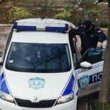 Krov nad glavom: Nakon neuspešnog iseljenja, policija čeka aktiviste da im napiše kazne 14