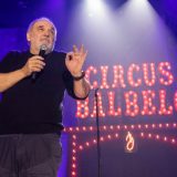 Sarajevo se oprašta od velikog umetnika: Građani pale sveće za Đorđa Balaševića 6