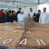 Pekari na Božić organizuju lomljenje česnice ispred Hrama Svetog Save 4