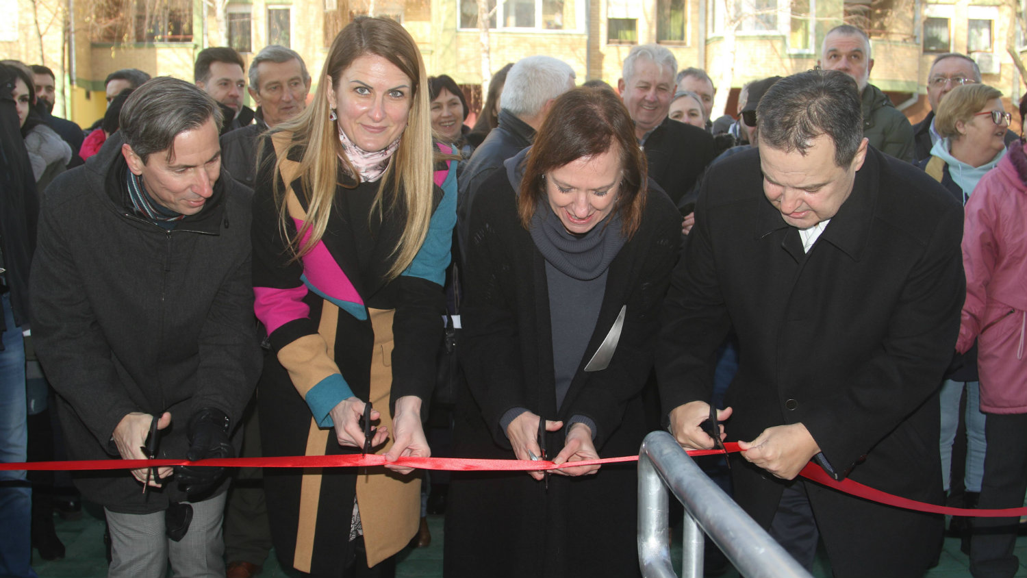 Dačić dodelio ključeve 40 stanova za izbeglice u Somboru 1