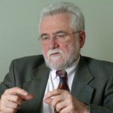 Struka je odstupila pred diktatom politike 12