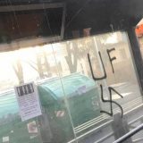 Na stajalištima i fasadama u Vojvode Stepe iscrtani nacistički simboli 8