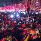 U Francuskoj jedna osoba stradala i 50 povređeno od petardi 6