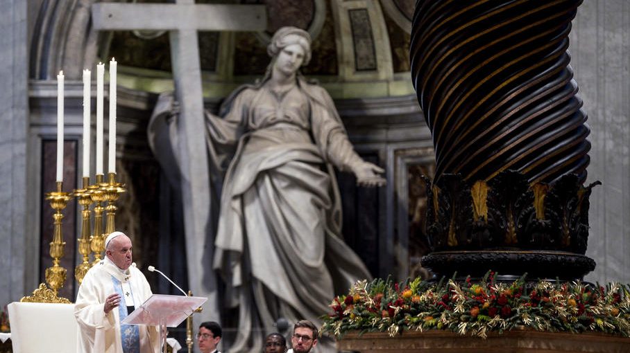 Papa se izvinio što je izgubio strpljenje sa vernicom koja mu je zgrabila ruku 1
