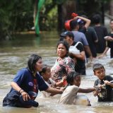 U poplavama u Indoneziji stradalo šest osoba 10