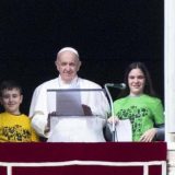 Papa o holokaustu: Neka svako u svom srcu zabeleži reči - Nikada više 13