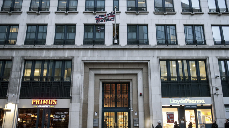 Zastava EU skinuta sa britanskog predstavništva u Briselu 1