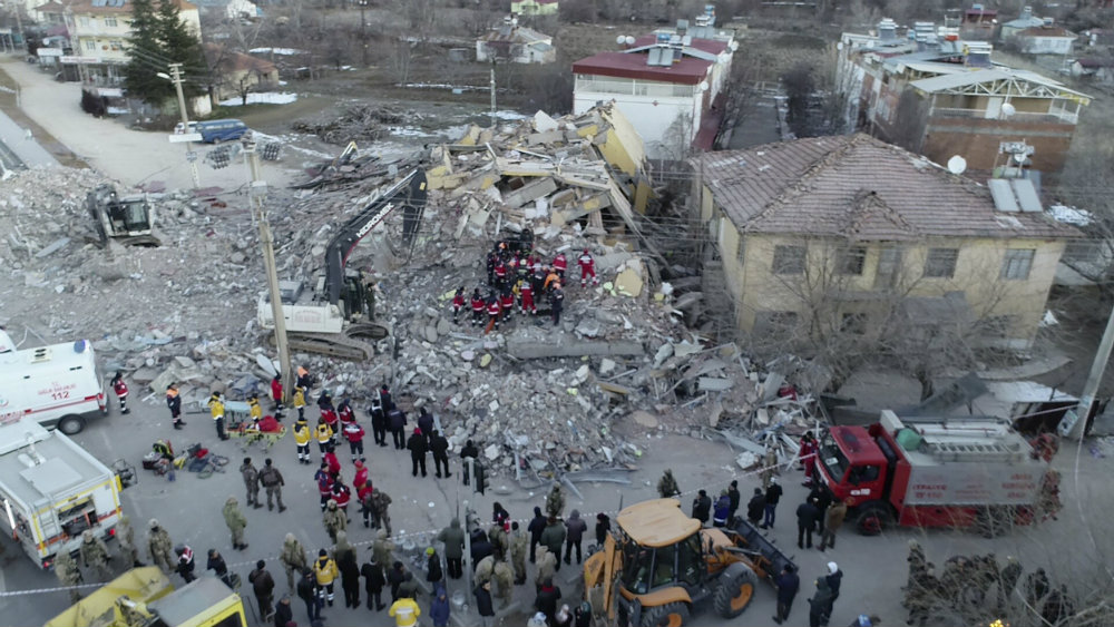 U zemljotresu u Turskoj 35 mrtvih i 1.600 povređenih 1
