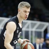 Novi problem za Partizan: Još jedan košarkaš crno-belih iznet sa terena 3