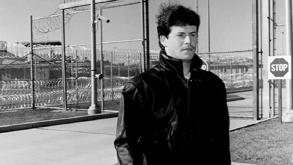 Ubistvo, Amerika i Japan: Tinejdžer izgubio život kad je pokucao na pogrešna vrata 5 Rodni Perz na izlasku iz zatvora Baton Ruž u novembru1992