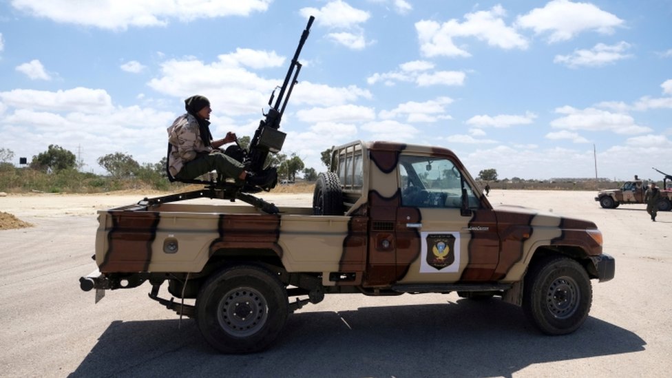 Objašnjenje sukoba u Libiji: Šta se desilo 3 A member of Libyan National Army (LNA), commanded by Khalifa Haftar, is seen as he heads out of Benghazi