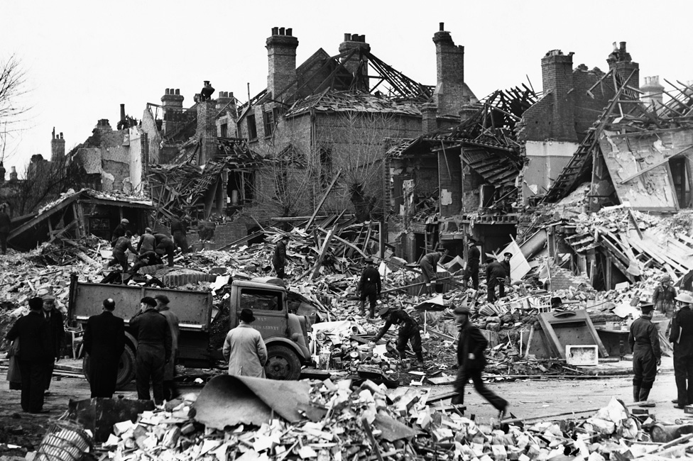 Raketni napadi V2 na London otpočeli su 8. septembra 1944. godine