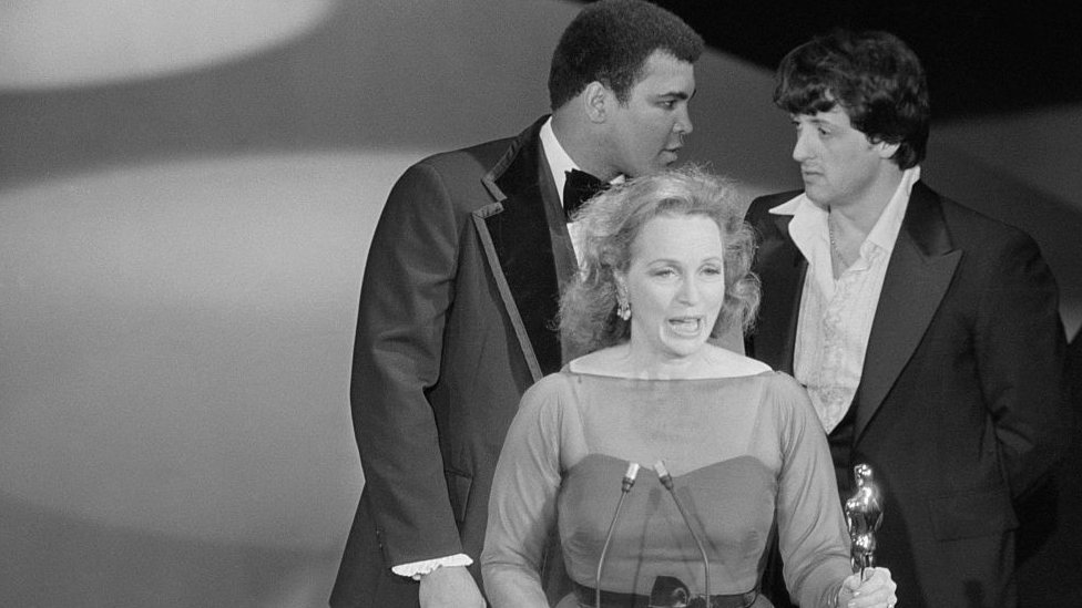 Flanked by Muhammad Ali and Sylvester Stallone, Beatrice Straight makes her speech after winning the Oscar in 1977