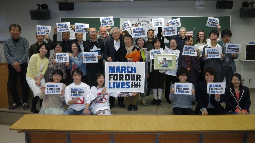 Masa i Mieko, u sredini, učestvovali su u Maršu za život u Nagoji u martu 2018.