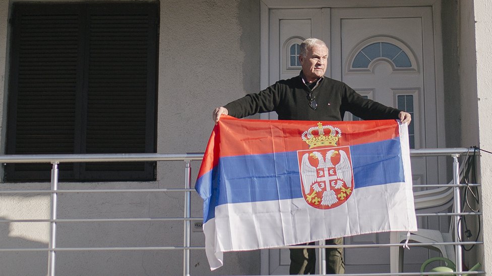 Građanin sa zastavom Srbije