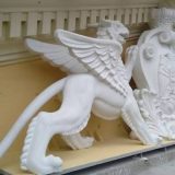 Grb Kraljevine Srbije sa grifonima ponovo na zgradi Glavne železničke stanice 6