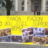 UZUZ pita Fajon da li i dalje podržava REM koji ne reaguje na prijave zbog nasilja u rijalitijima 13