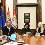 Vučić odgovarao na Fejsbuku o medijima, zagađenju, EU i platama (VIDEO) 15