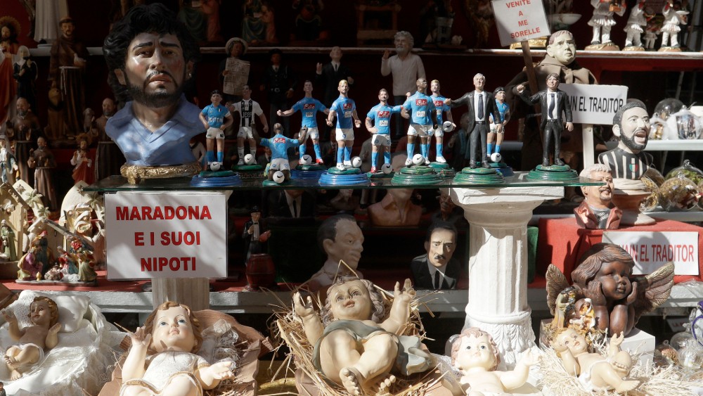 Za navijače Napolija tim je religija, a Maradona je bog (FOTO) 3