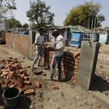 Indija podigla zid pored siromašne četvrti uoči Trampove posete 5