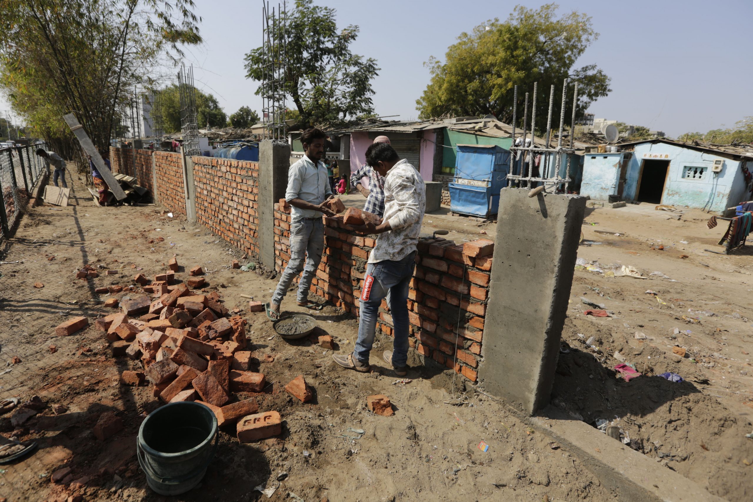 Indija podigla zid pored siromašne četvrti uoči Trampove posete 1