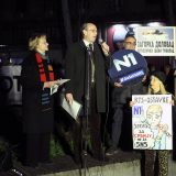 Protest "Profesori za novi RTS" završen ostavljanjem Zakona o javnim medijskim servisima ispred vrata RTS 5