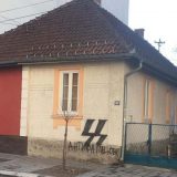 Nacistički simboli na zgradi „Pozitivne omladine“ 15