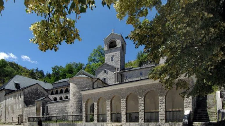 Makron posetio Joanikija u Cetinjskom manastiru 1