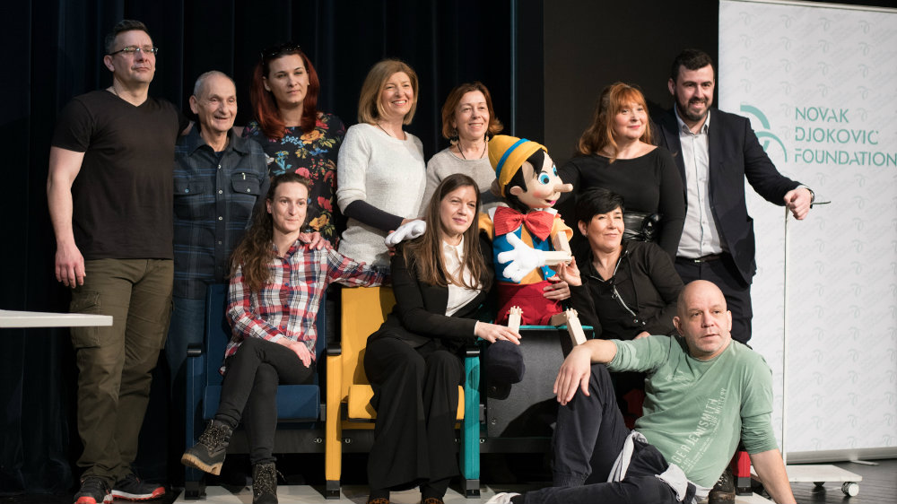 Fondacija Novak Đoković donirala više od osam miliona dinara pozorištu Pinokio 2 Fondacija Novak Đoković donirala više od osam miliona dinara pozorištu Pinokio 2