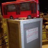 Građani postavili spomenik "troli 28" na okretnici na Studentskom trgu 3