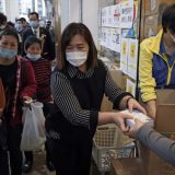 Vlasti Singapura pozvale na smirenost posle panične kupovine zbog virusa 13