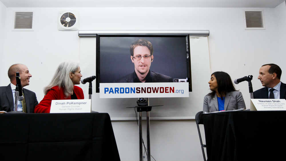 Snouden pristao da više od pet miliona dolara da u korist američke vlade 1