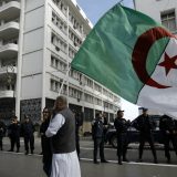 Hiljade ljudi na ulicama na prvoj godišnjici protesta u Alžiru 12
