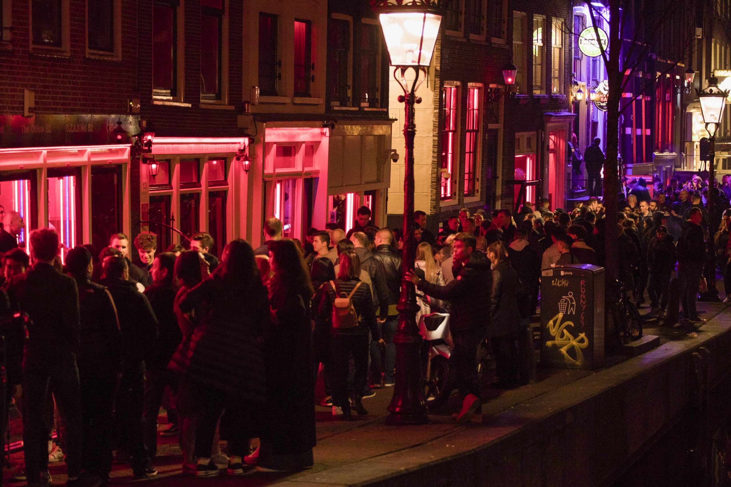 Amsterdam zabranio turističke grupe pred izlozima seksualnih radnika 1