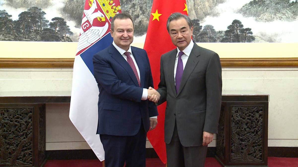 Dačić: Ponosan sam što sam prvi ministar koji je posetio Kinu koja se bori s korona virusom 1