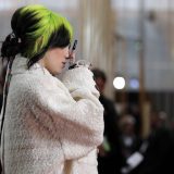 Bili Ajliš danas predstavila pesmu za novi film o Džejmsu Bondu (VIDEO) 6