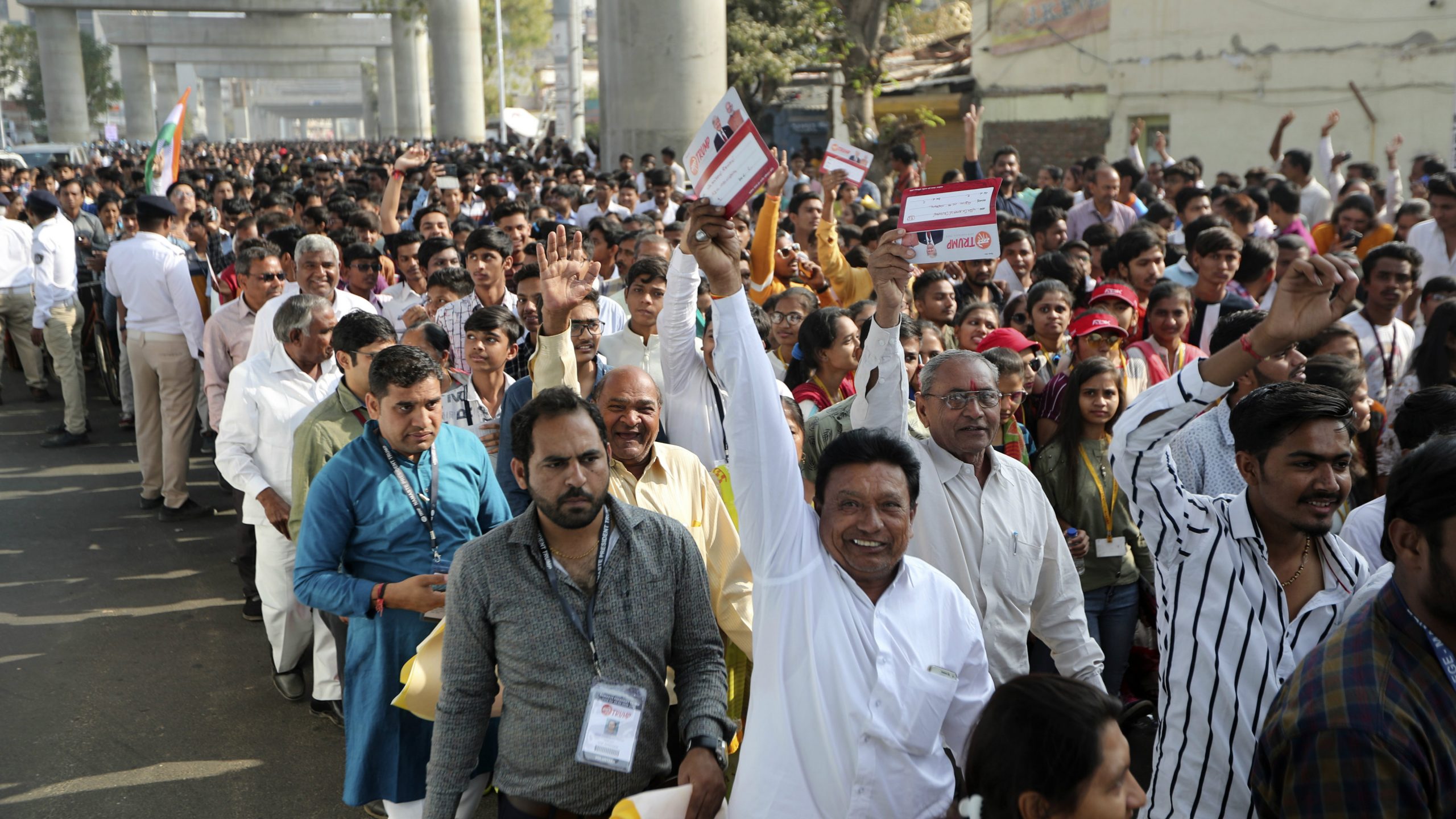 Trampu priređen topao doček u Indiji 1