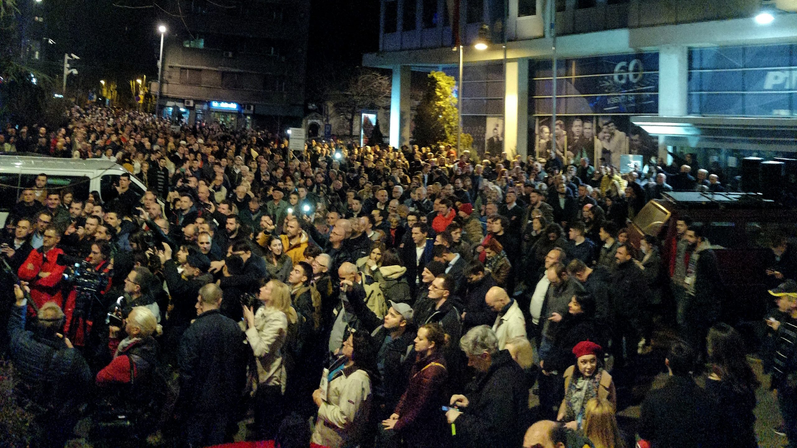Protestna šetnja građana i opozicije završena ispred zgrade RTS-a (FOTO/VIDEO) 1